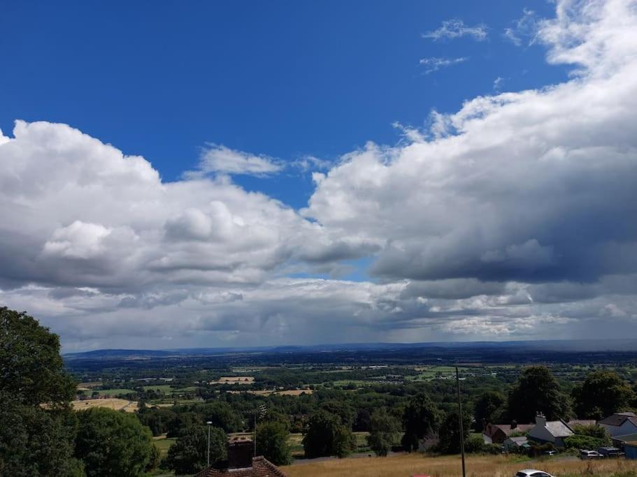 Malvern Wells Charming Malvern Cottage With Outstanding Views מראה חיצוני תמונה